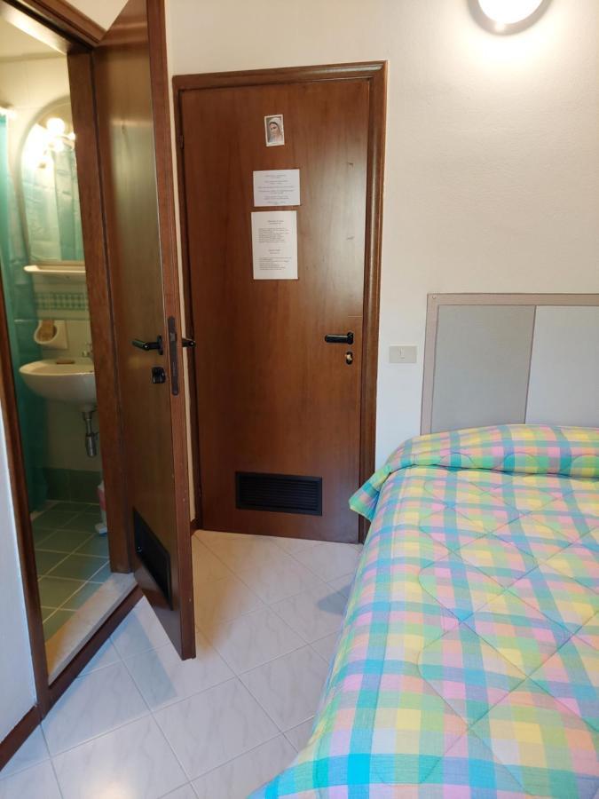 Hotel La Passeggiata デセンツァーノ・デル・ガルダ エクステリア 写真