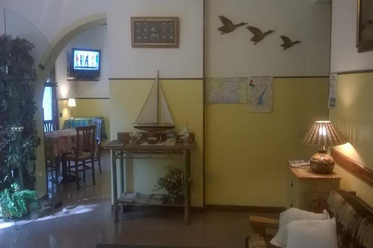 Hotel La Passeggiata デセンツァーノ・デル・ガルダ エクステリア 写真